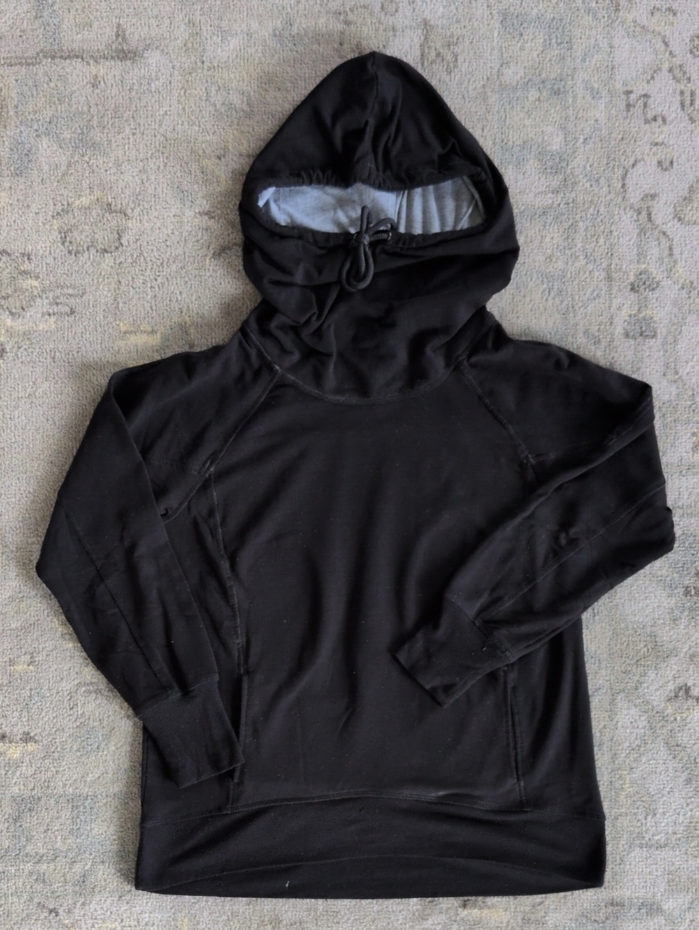 Te Verde Women's Black Hooded Pullover Sweatshirt